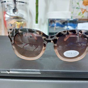 Liz Claiborne Womens UV Protection Sunglasses